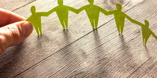 Menschenkette zeigt Solidarität – Konzept